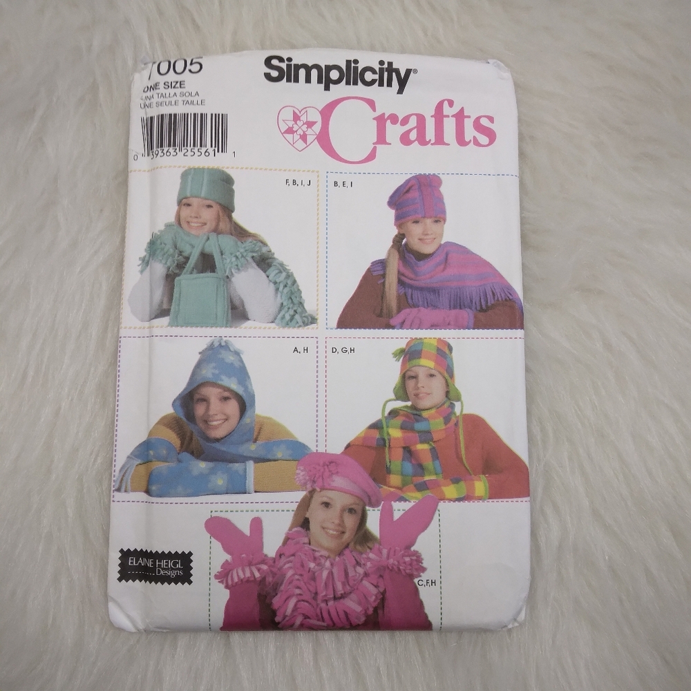 SIMPLICITY 7005 Misses FLEECE Accessories Designed By Elaine Heigl